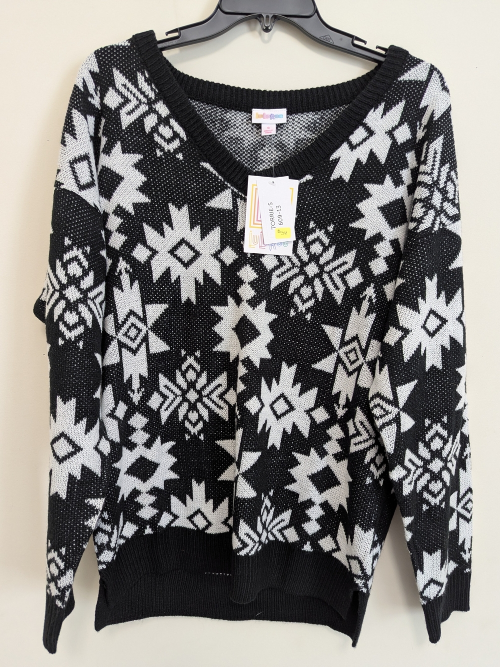 LuLaRoe Torrie Black & White Snowflake V-Neck Sweater